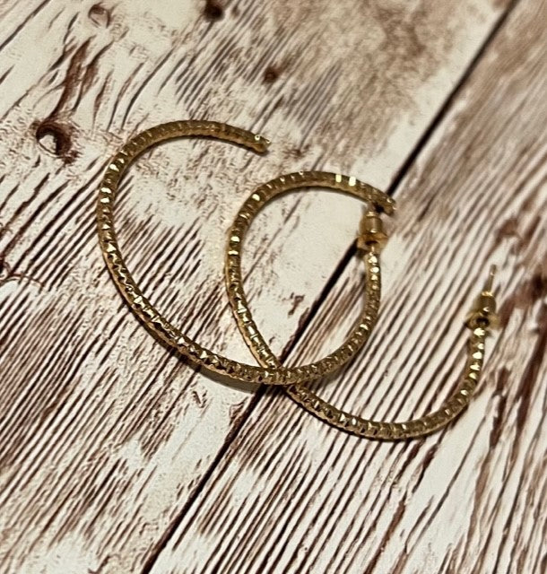 Gold Thin Knicked Hoop